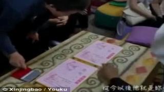 فيديو | تايواني يتزوج من رماد صديقته الميتة