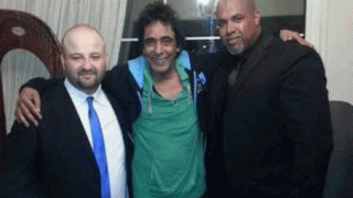 محمد منير يظهر للمره الأولى عقب إجراءه عملية في القلب